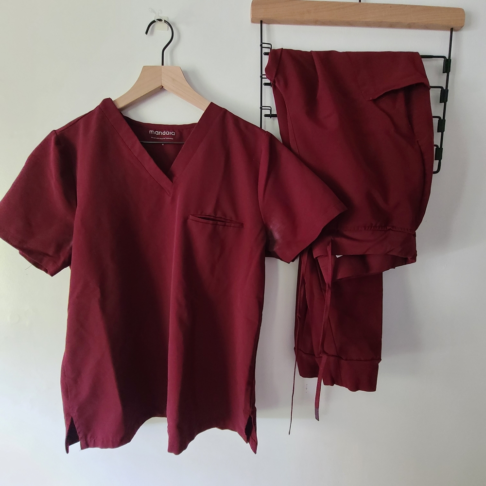 Mandala Scrubs Wine M Top & M-Tall Joggers